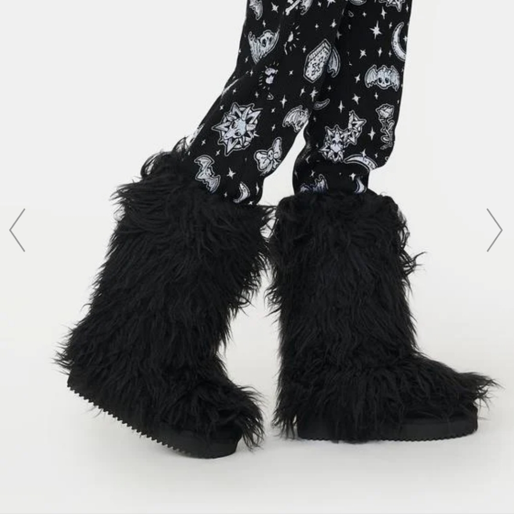 Shaggy/Fuzzy Boots